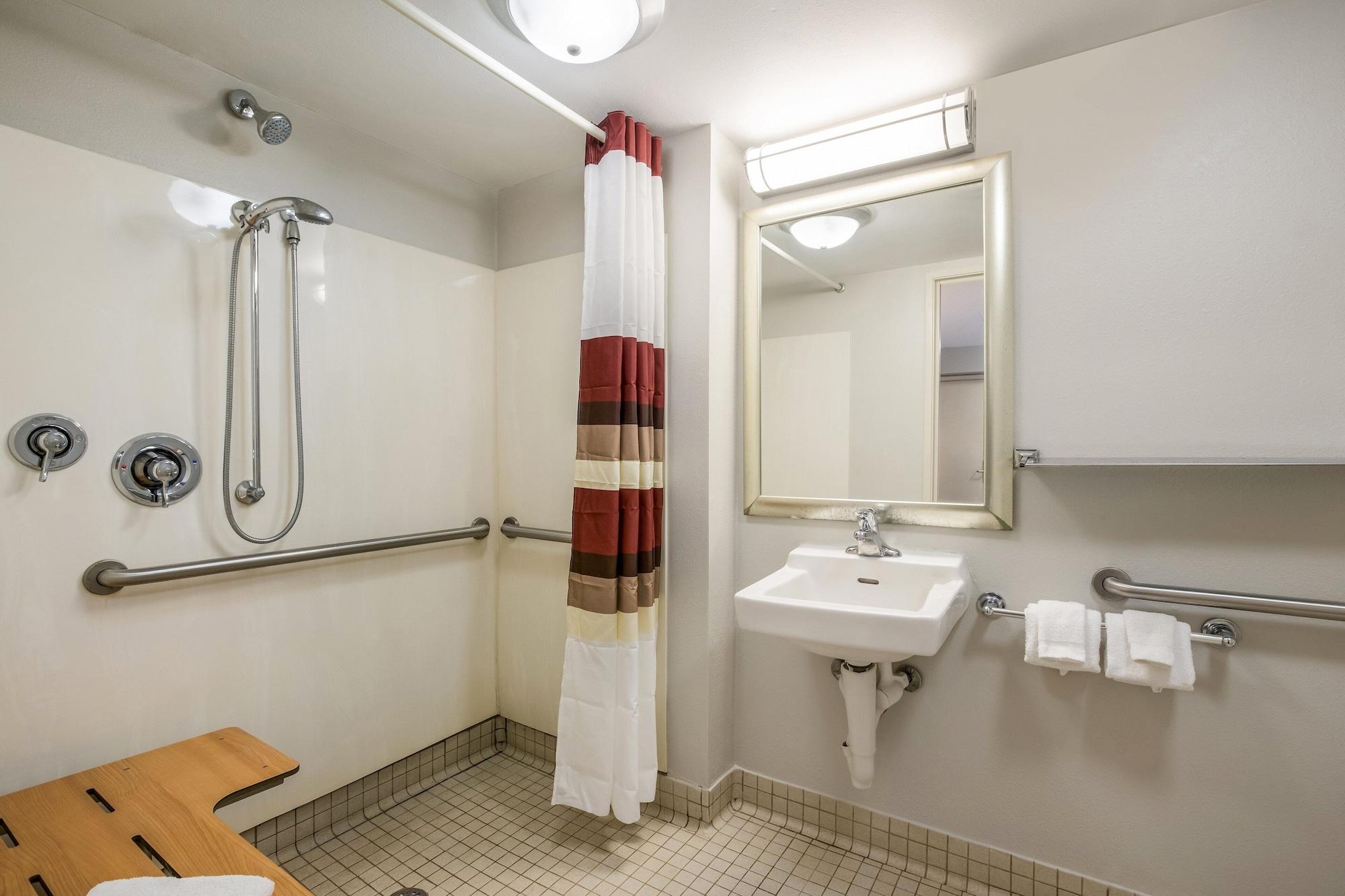Motel Red Roof West - Msu 2*